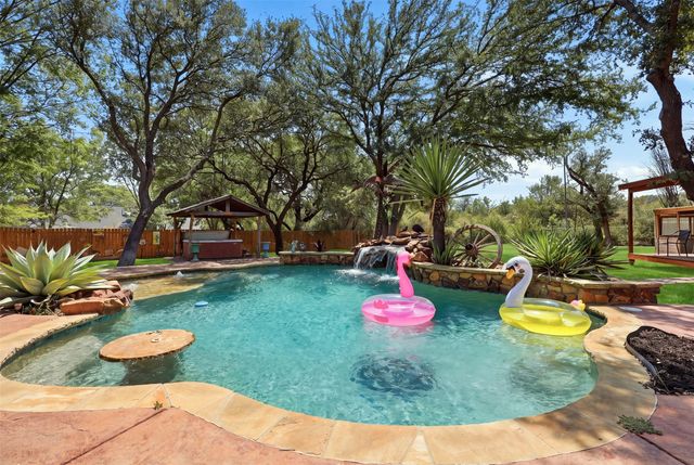 128 Oakwood Court, Lakeside, TX 76135