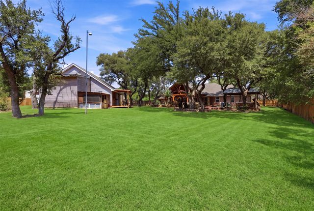 128 Oakwood Court, Lakeside, TX 76135