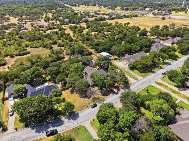 128 Oakwood Court, Lakeside, TX 76135