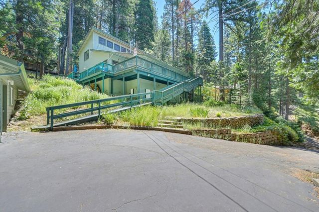 7085 Lakewood Dr, Pollock Pines, CA 95726