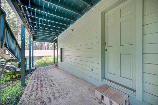 7085 Lakewood Dr, Pollock Pines, CA 95726