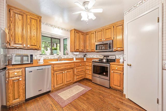 7085 Lakewood Dr, Pollock Pines, CA 95726
