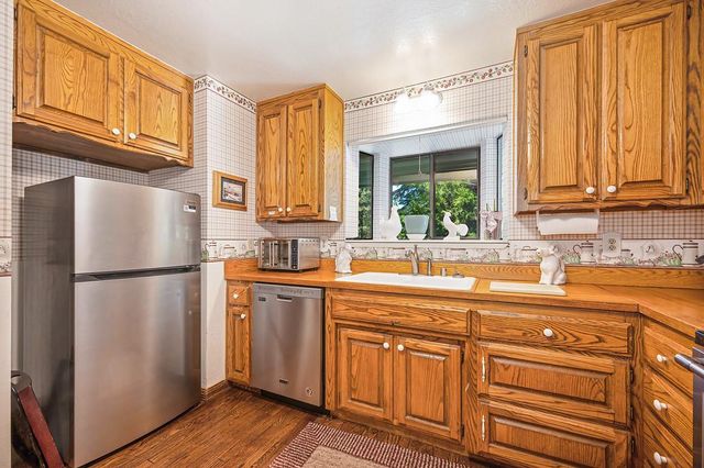 7085 Lakewood Dr, Pollock Pines, CA 95726