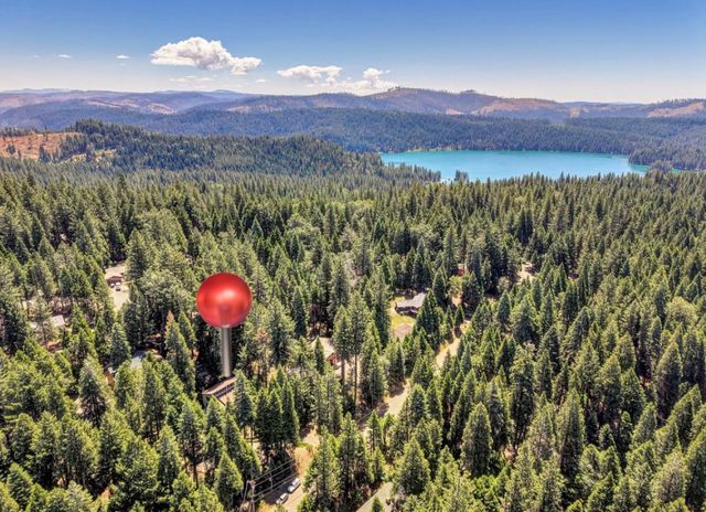 7085 Lakewood Dr, Pollock Pines, CA 95726