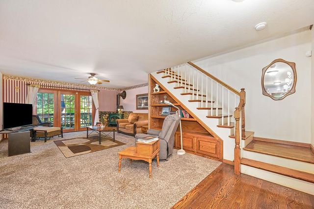 7085 Lakewood Dr, Pollock Pines, CA 95726