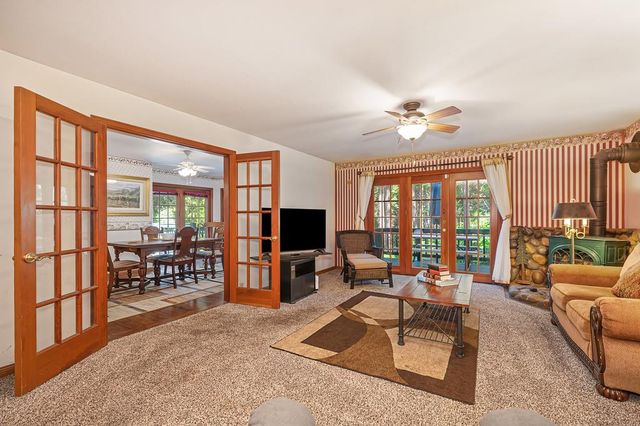 7085 Lakewood Dr, Pollock Pines, CA 95726