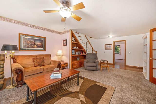 7085 Lakewood Dr, Pollock Pines, CA 95726