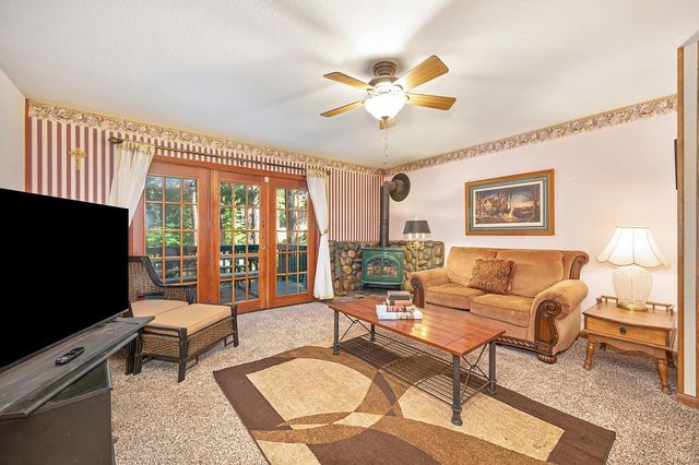 7085 Lakewood Dr, Pollock Pines, CA 95726