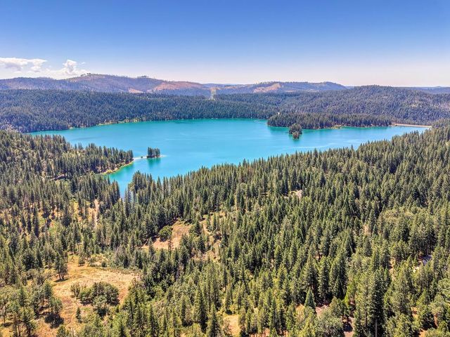 7085 Lakewood Dr, Pollock Pines, CA 95726