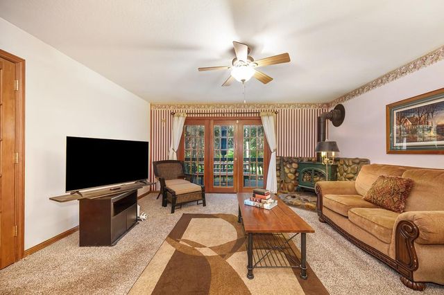 7085 Lakewood Dr, Pollock Pines, CA 95726