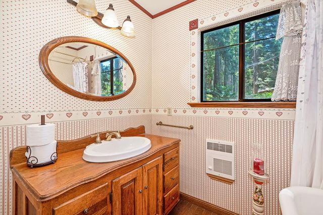 7085 Lakewood Dr, Pollock Pines, CA 95726