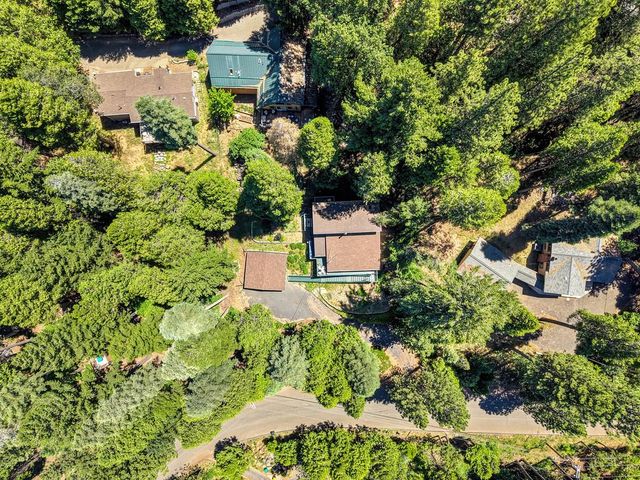 7085 Lakewood Dr, Pollock Pines, CA 95726