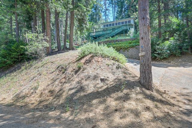 7085 Lakewood Dr, Pollock Pines, CA 95726