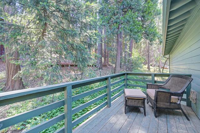 7085 Lakewood Dr, Pollock Pines, CA 95726