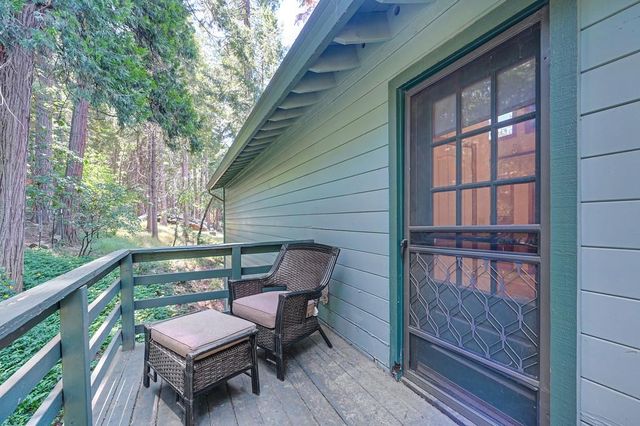 7085 Lakewood Dr, Pollock Pines, CA 95726