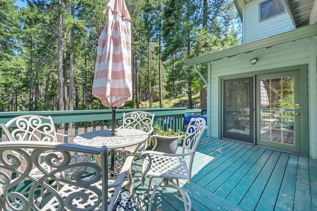 7085 Lakewood Dr, Pollock Pines, CA 95726