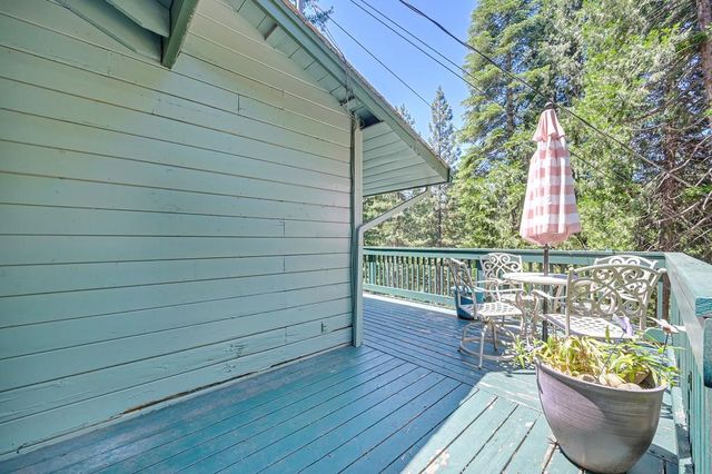 7085 Lakewood Dr, Pollock Pines, CA 95726