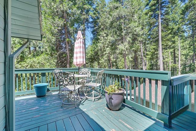 7085 Lakewood Dr, Pollock Pines, CA 95726