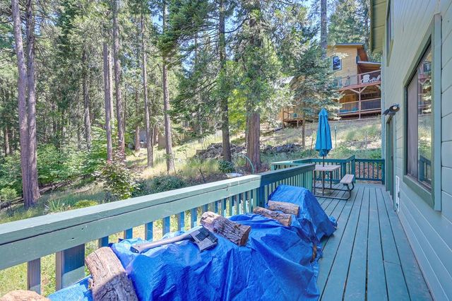 7085 Lakewood Dr, Pollock Pines, CA 95726