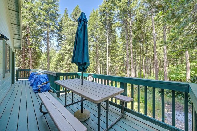 7085 Lakewood Dr, Pollock Pines, CA 95726