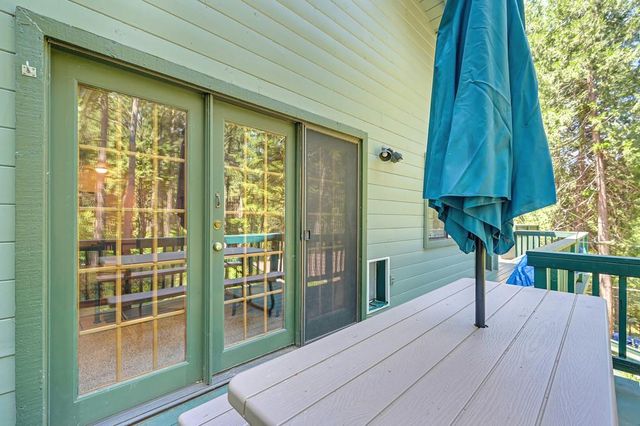 7085 Lakewood Dr, Pollock Pines, CA 95726