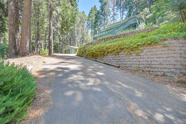 7085 Lakewood Dr, Pollock Pines, CA 95726