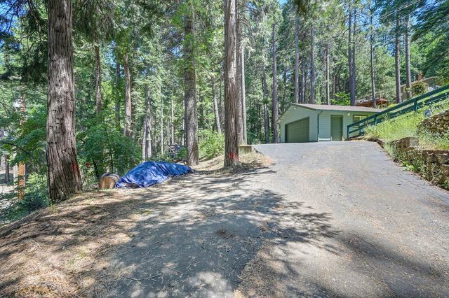 7085 Lakewood Dr, Pollock Pines, CA 95726