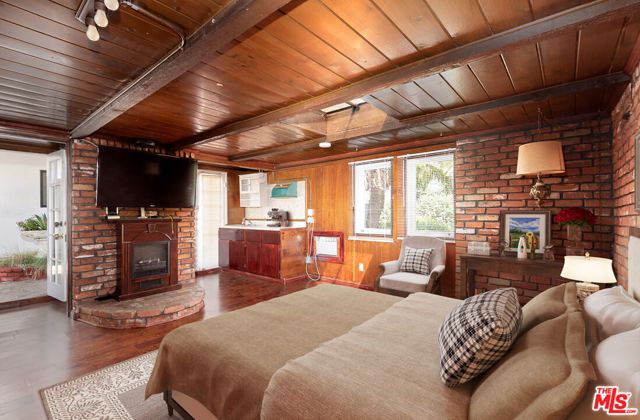 14842 Morrison Street, Sherman Oaks, CA 91403