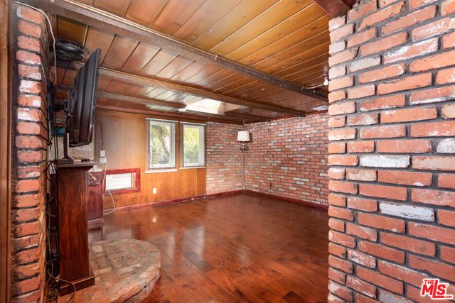 14842 Morrison Street, Sherman Oaks, CA 91403