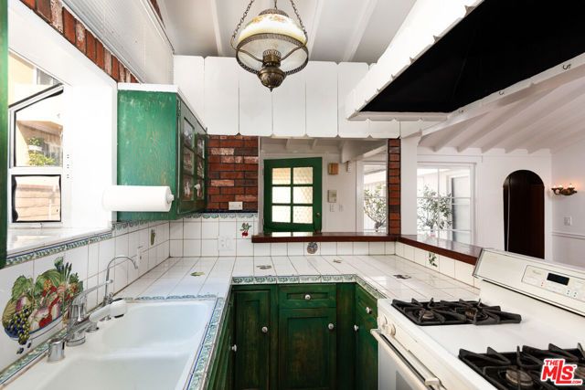 14842 Morrison Street, Sherman Oaks, CA 91403