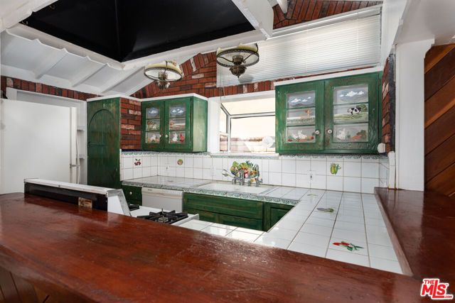 14842 Morrison Street, Sherman Oaks, CA 91403