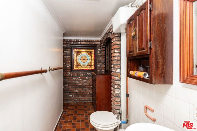 14842 Morrison Street, Sherman Oaks, CA 91403