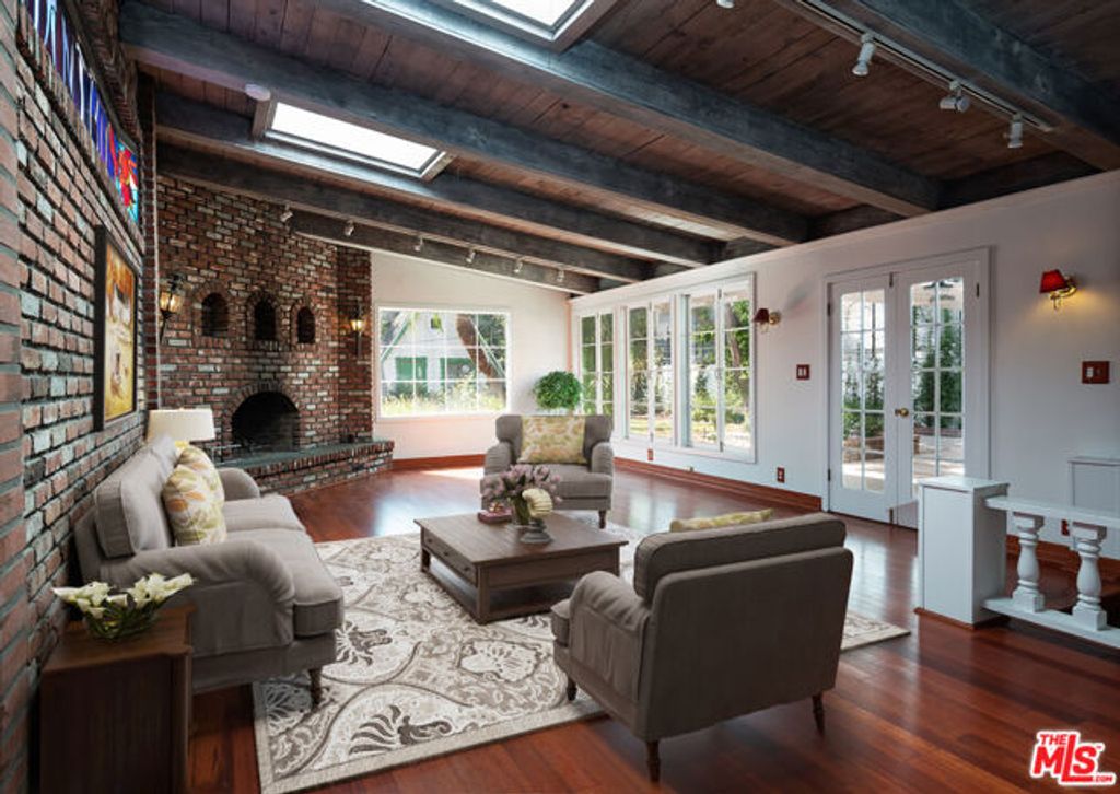 14842 Morrison Street, Sherman Oaks, CA 91403