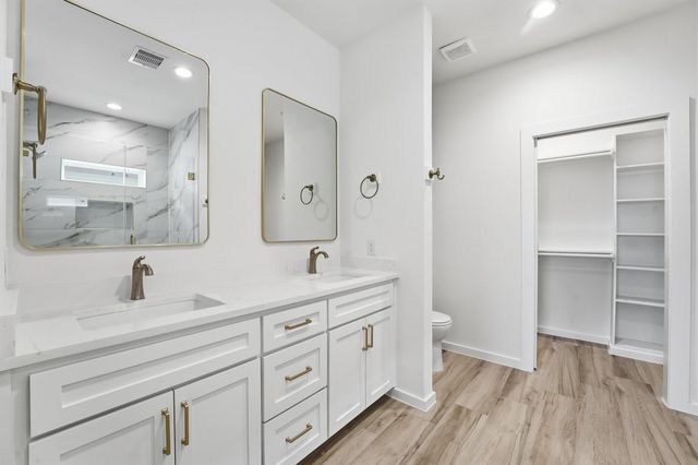 528 N 4th Street, La Porte, TX 77571