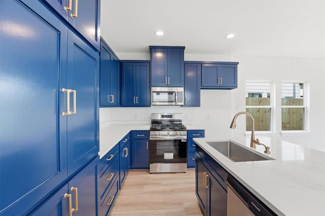 528 N 4th Street, La Porte, TX 77571