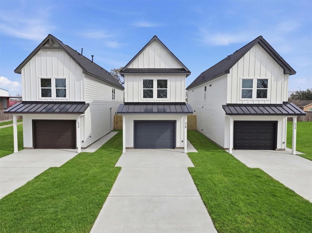 528 N 4th Street, La Porte, TX 77571