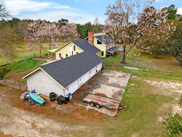 42 Dead End Road, Carriere, MS 39426