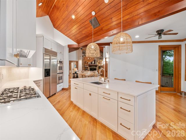 71 Chestnut Hill Road, Spruce Pine, NC 28777