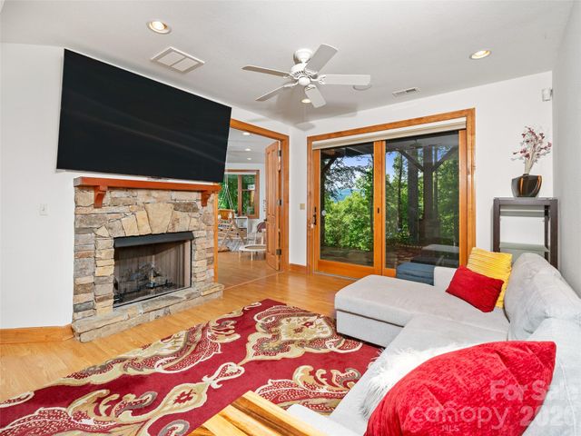 71 Chestnut Hill Road, Spruce Pine, NC 28777