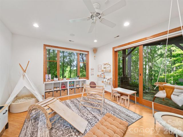 71 Chestnut Hill Road, Spruce Pine, NC 28777