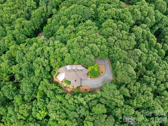 71 Chestnut Hill Road, Spruce Pine, NC 28777