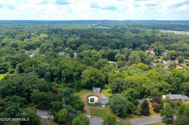 65 Hurleys Lane, Middletown, NJ 07738