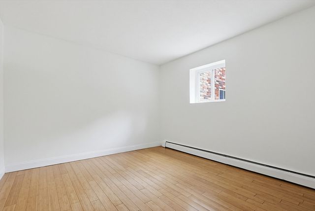 21 Westgate Rd 4, Boston, MA 02467