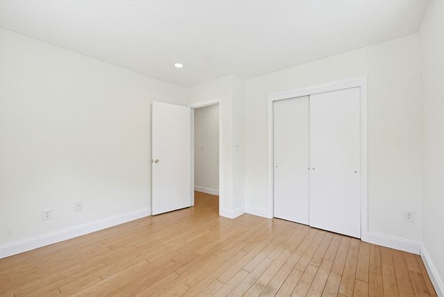 21 Westgate Rd 4, Boston, MA 02467