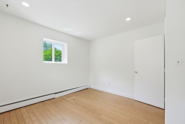 21 Westgate Rd 4, Boston, MA 02467