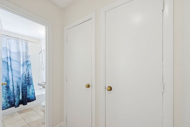 21 Westgate Rd 4, Boston, MA 02467
