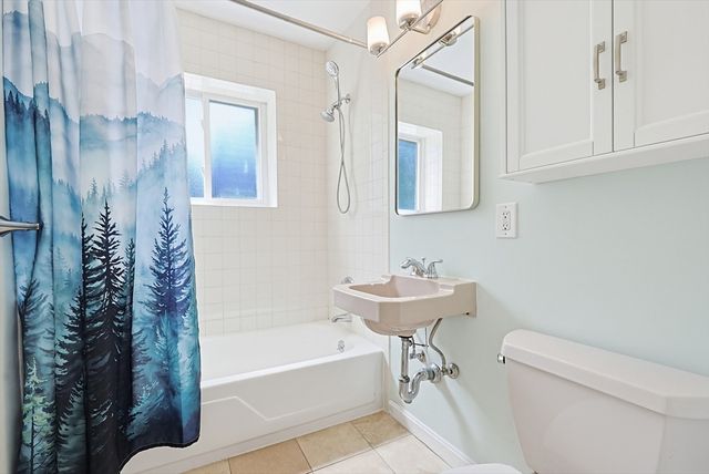 21 Westgate Rd 4, Boston, MA 02467