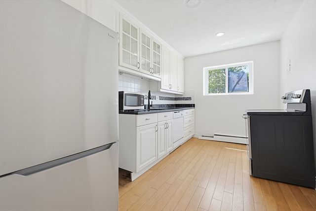 21 Westgate Rd 4, Boston, MA 02467