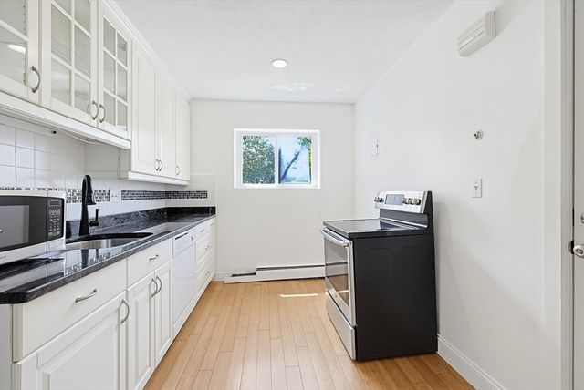 21 Westgate Rd 4, Boston, MA 02467