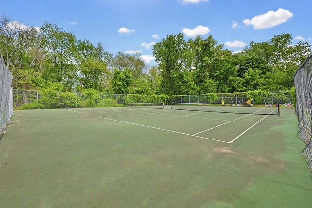 21 Westgate Rd 4, Boston, MA 02467